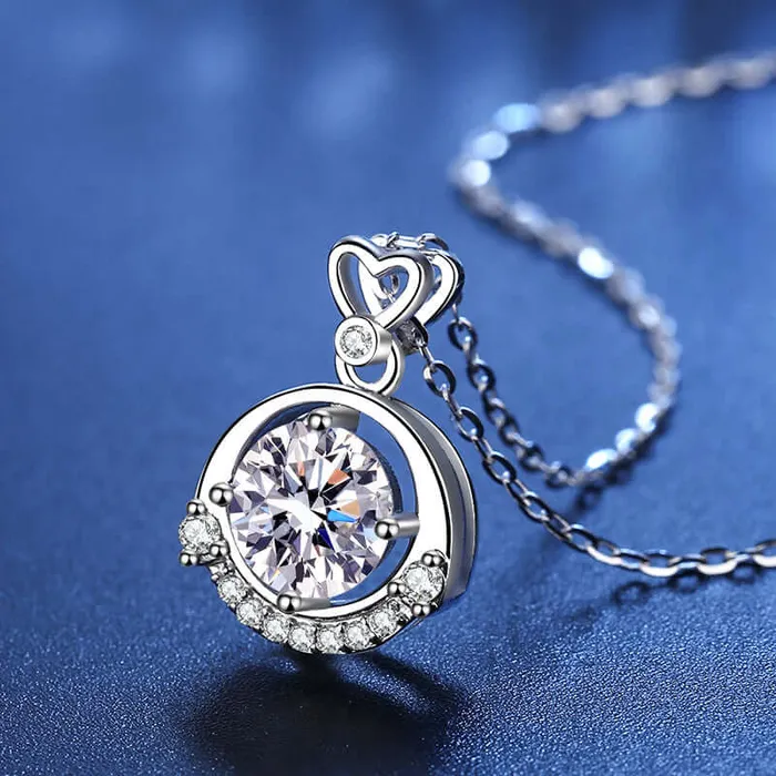 Trendolla Jewelry Little Heart Four Claw Crown Moissanite Necklace Necklaces
