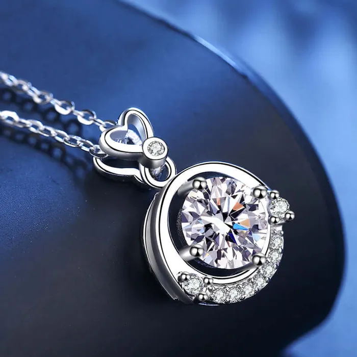 Trendolla Jewelry Little Heart Four Claw Crown Moissanite Necklace Necklaces