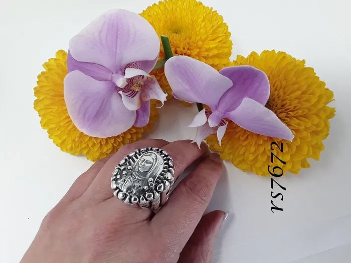 Rings Dian Malouf rs7672 Large Oval Sterling Silver Virgin Ring Rings Dian Malouf rs7672 Large Oval Sterling Silver Virgin Ring