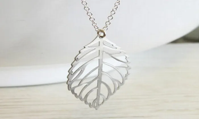 Sparkling Selection Necklaces Simple Silver Plated Metal Forest Leaf Pendant Short Necklace Sparkling Selection Necklaces Simple Silver Plated Metal Forest Leaf Pendant Short Necklace